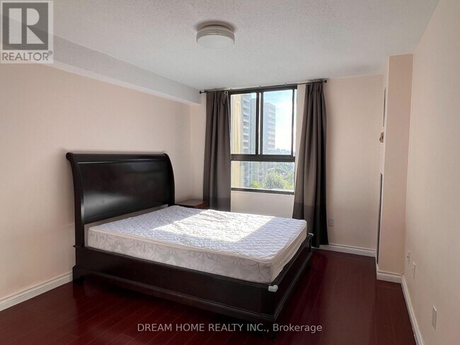 Photo du bâtiment - 350-350 Seneca Hill Dr