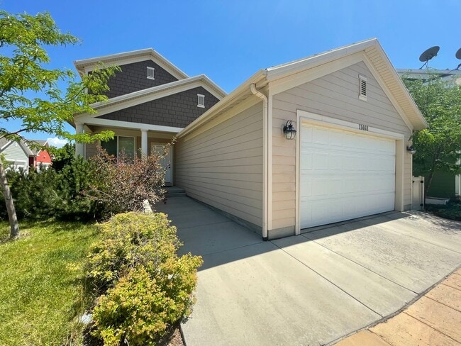 Beautiful Executive Daybreak Home Available! - Beautiful Executive Daybreak Home Available!