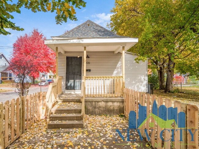 Building Photo - 306 Martin Ave