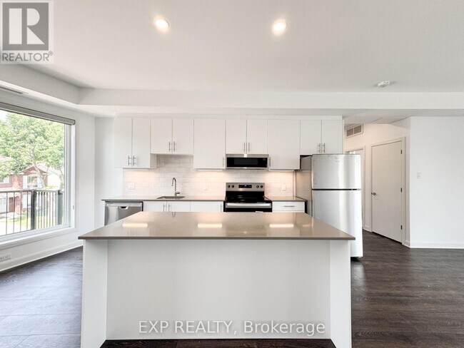 Building Photo - 25 Fair Oaks Crescent