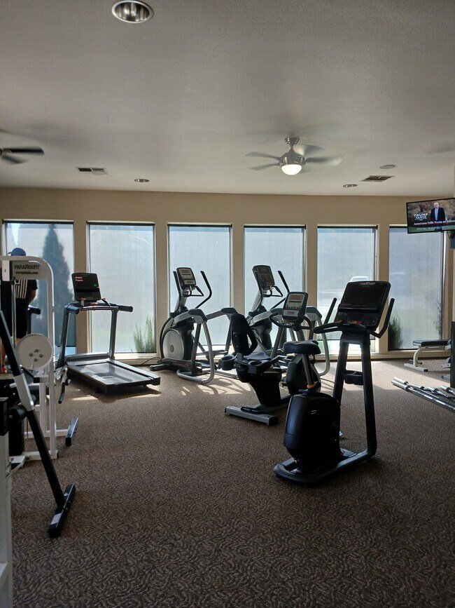 community gym - 6850 Sharlands Ave