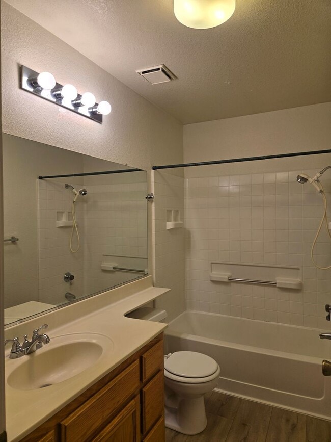 Building Photo - 369 Leffler Pl