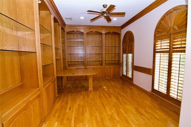 Foto del edificio - 3015 Bonnebridge Way Blvd