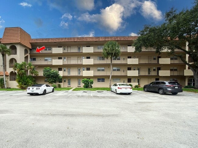 Foto del edificio - 6301 N Falls Cir Dr