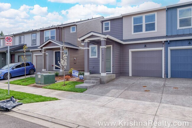 Beautiful NEW CONSTRUCTION 3 Bedroom 2.5 B... - Beautiful NEW CONSTRUCTION 3 Bedroom 2.5 B... Townhome