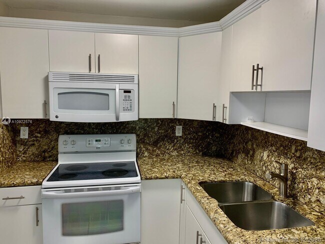 Foto del edificio - 8201 NW 8th St