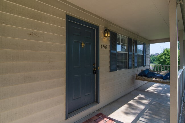 Photo - 1209 Durham Rd (Knoxville, TN) House