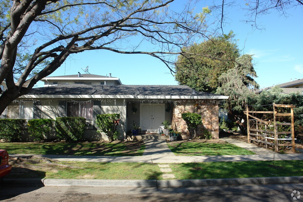 Foto principal - 1377 Lexington Dr