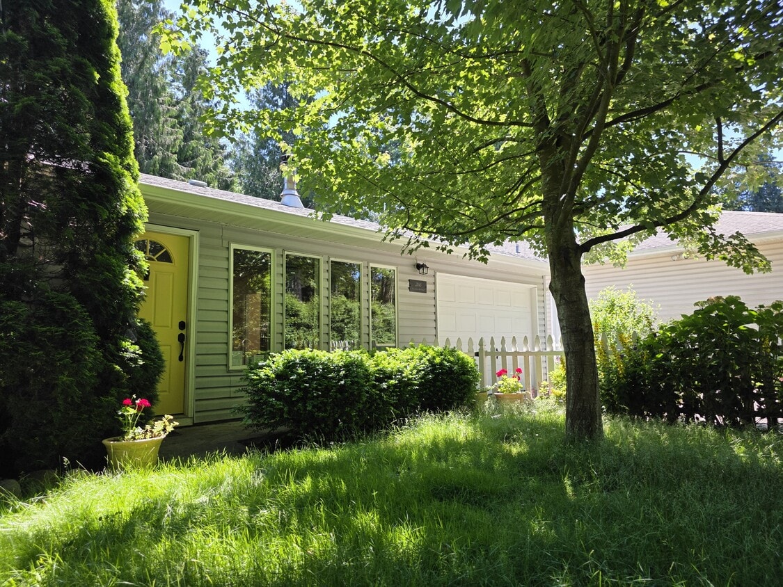 Primary Photo - 266 Boundary Bay Rd