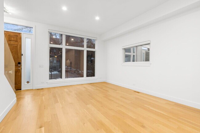 Foto del edificio - 1618 W Pierce Ave