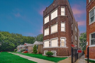 Building Photo - 1126 E 81st Pl