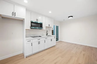 Building Photo - 1304 49th St
