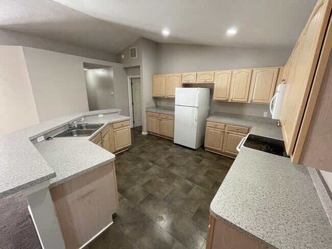 Foto del edificio - Spacious 3/2 in Quiet Neighborhood!