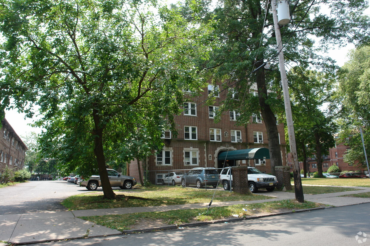 Building Photo - Royal Park Apartments