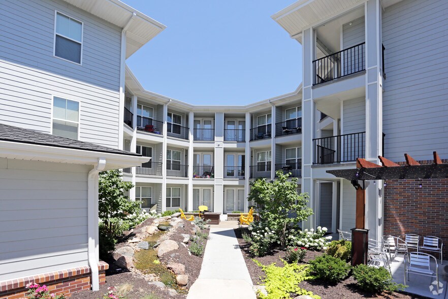 1010 on the Lake Rentals Elkhorn, NE