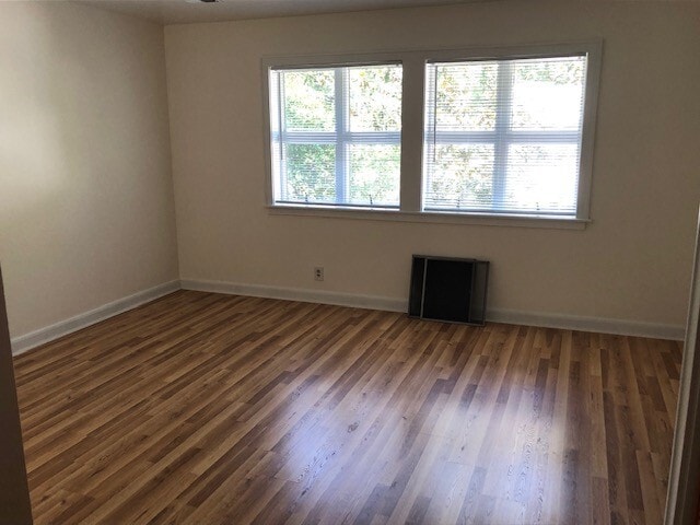 13'x15' master bedroom - 407 McCauley St