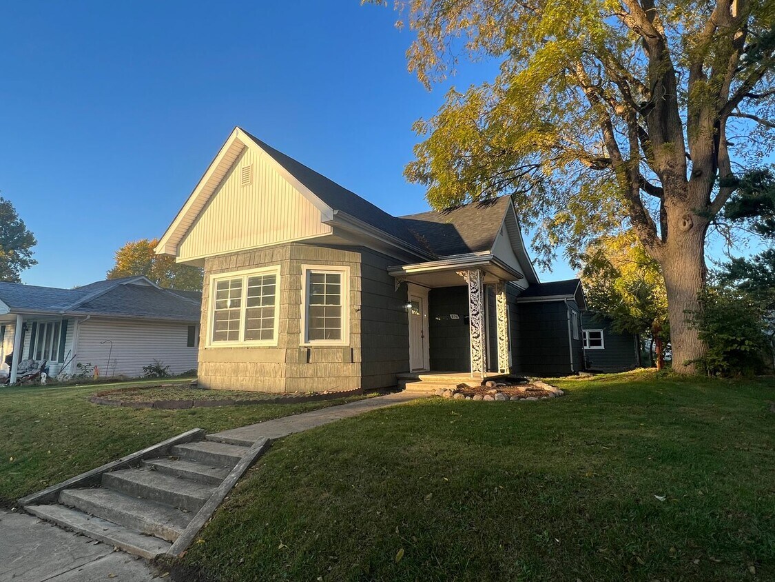 Primary Photo - New Year, New Home Special !!!! $200 OFF -...