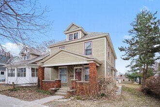 Building Photo - 440 Diamond Ave NE