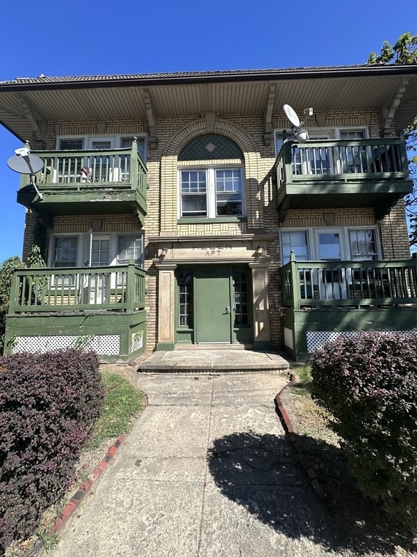 Building Photo - 3389 W 125th St