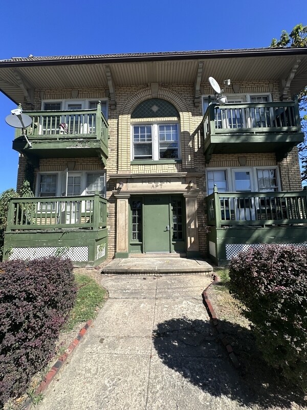 Foto del edificio - 3389 W 125th St
