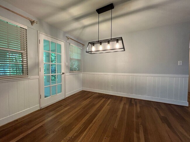 Foto del edificio - 3301 Brookside Ln