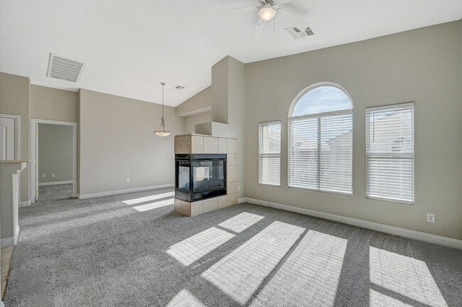 Foto del edificio - Charming Two-bedroom townhouse in Northwest