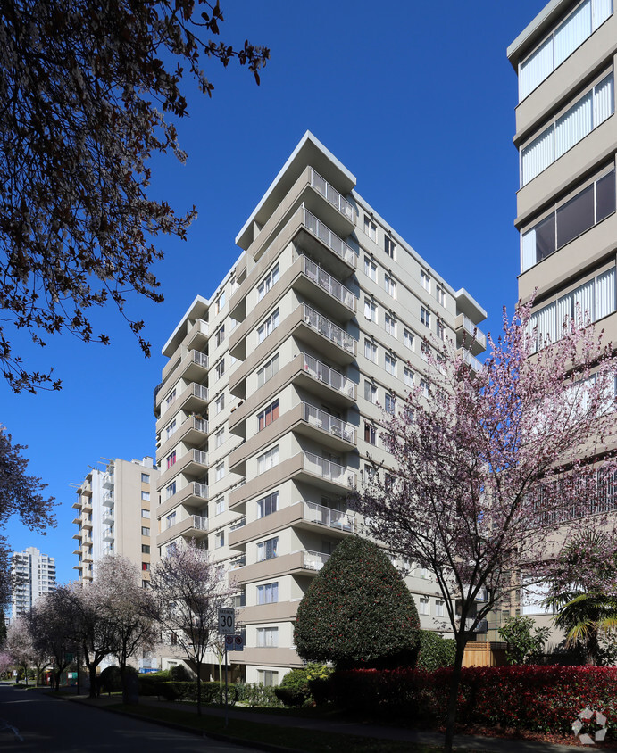 Photo du bâtiment - Central Court Apartments