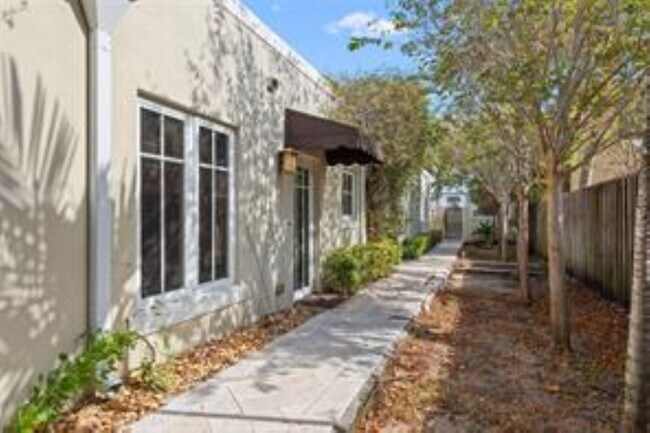 Building Photo - 4213 Bougainvilla Dr