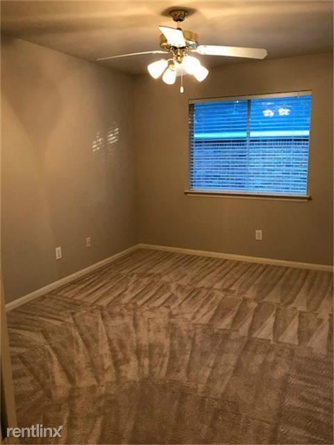 Foto del edificio - 31 Paddock Pines Pl