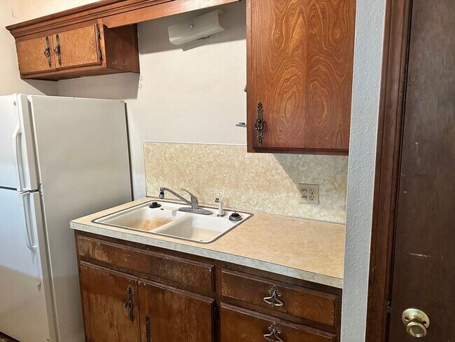 Building Photo - Charming 2 Bed, 1 Bath Near OU Campus