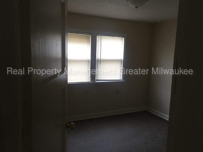 Building Photo - 3220 N Achilles St