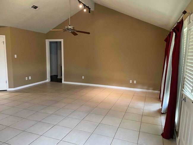 Building Photo - 7107 Pickett Dr