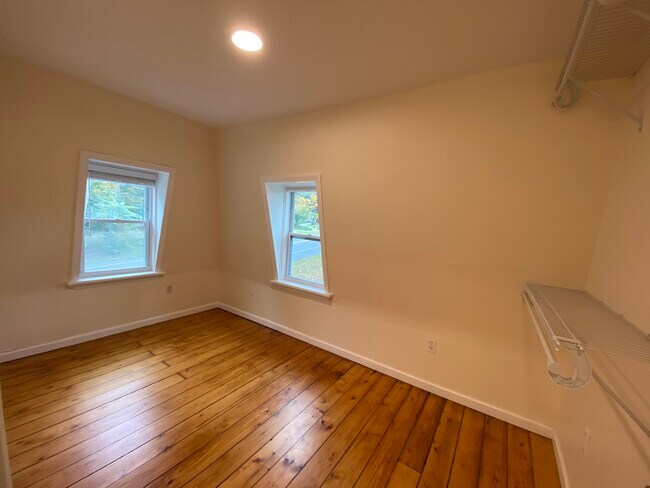 Building Photo - 321 Roosevelt Dr