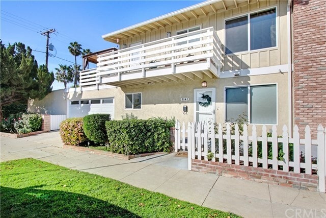 Building Photo - 1141 N Screenland Dr