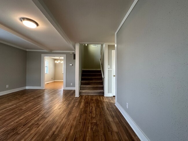 Building Photo - Beautiful 3 Bed / 2 Bath Two-Story Home