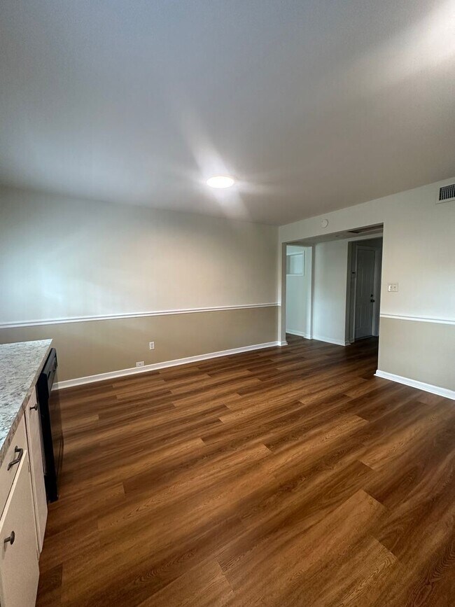 Building Photo - 2 br, 1 bath House - 520 McKay Court