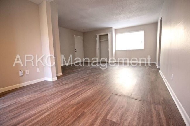 Foto del edificio - 3744 Warwick Blvd