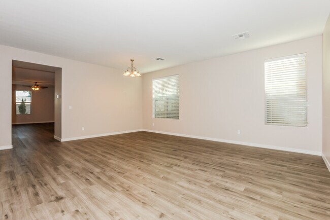 Building Photo - 3147 S Joshua Tree Ln