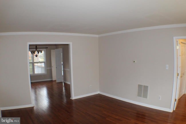 Building Photo - 5584 Queen Victoria Ct
