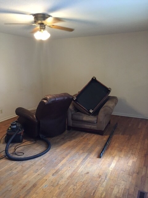 Building Photo - 3 bedroom/2 bath house close to KU with wa...