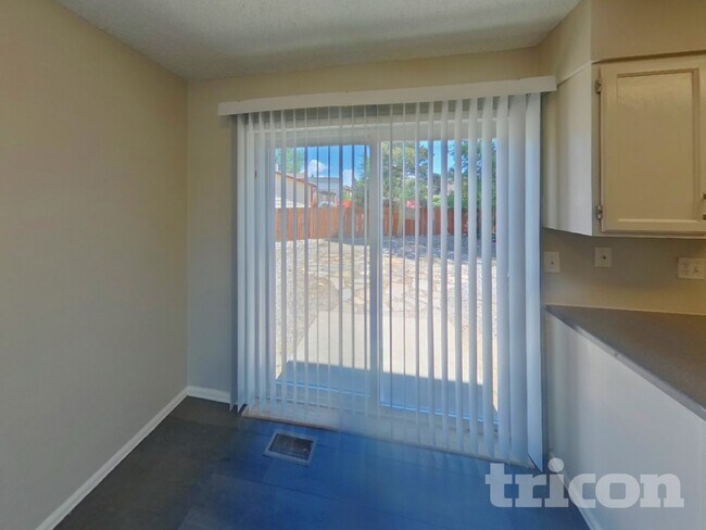 Foto del edificio - 4868 Irving Dr