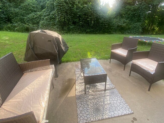 Foto del edificio - 4 Bedroom 3 bath 2 Story Home in Winston S...