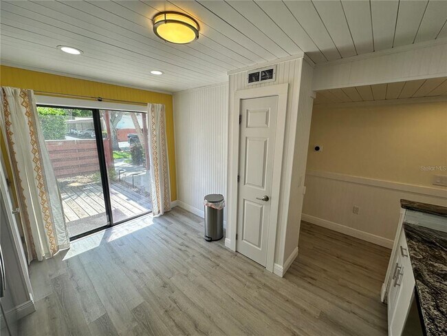 Foto del edificio - 620 Spring Lakes Blvd