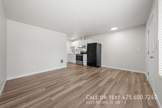 Foto del edificio - 4425 Pacific St SW