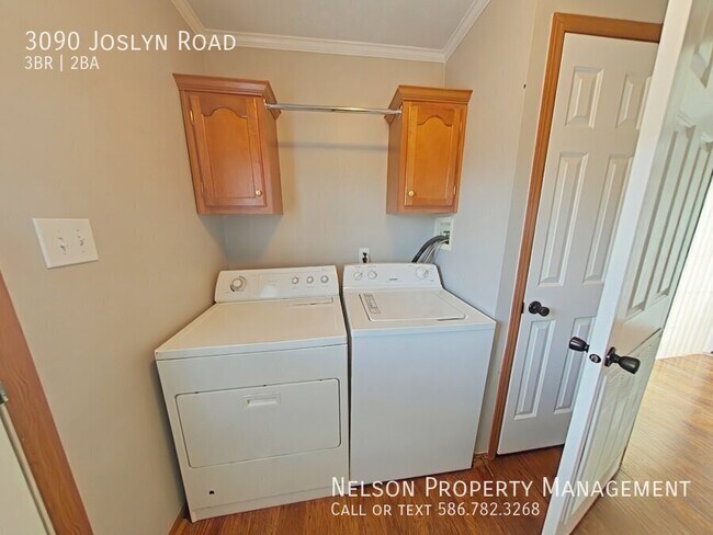 Foto del edificio - 3090 Joslyn Rd