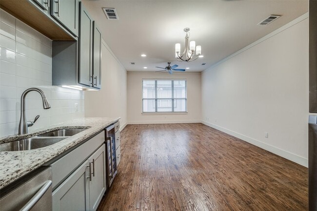 Building Photo - 4316 Hartford St