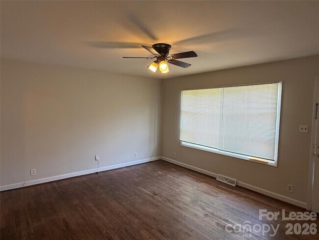 Foto del edificio - 3721 Driftwood Dr