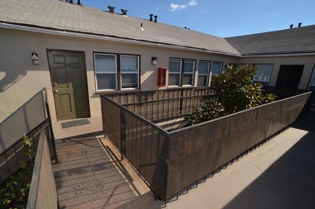 Foto del edificio - Adams apartments...Newly Remodeled 2 Bedroom Apartment! CALL NOW!