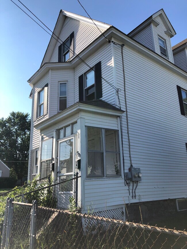 Building Photo - 829 Princeton Blvd