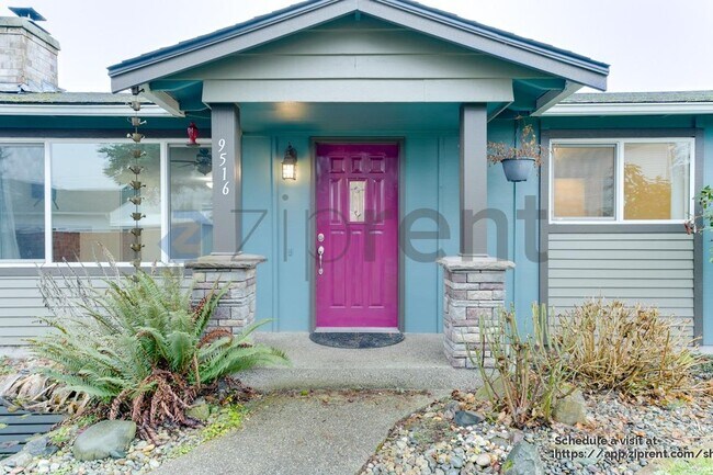 Building Photo - 9516 Holly Dr